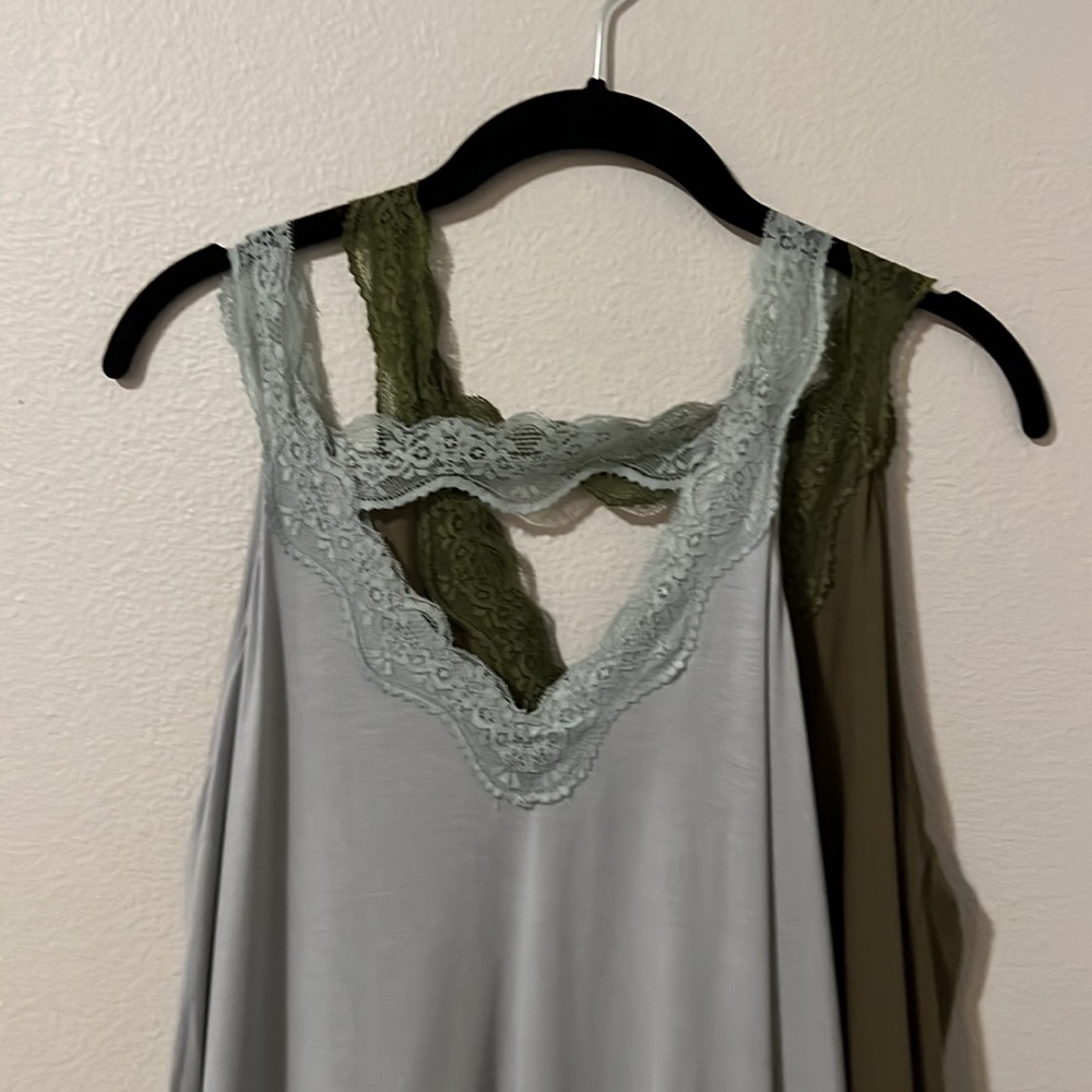 La Miel tank tops in green and light blue with lace straps and trim